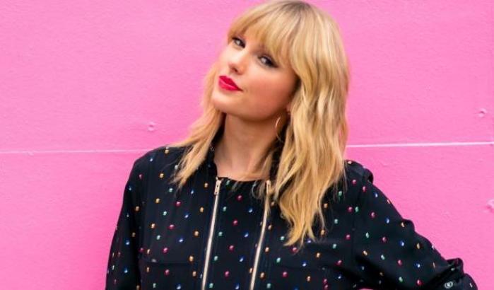 Taylor Swift contro Trump: "Hai sempre alimentato il razzismo, ti manderemo via a novembre"