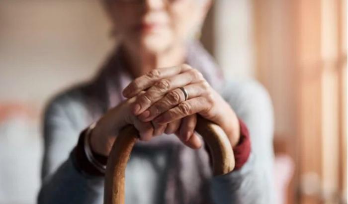 'Nonna Angelica', la 72enne truffatrice seriale di migranti, è stata denunciata