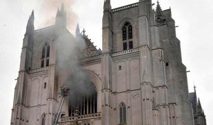 A incendiare la cattedrale di Nantes è stato il volontario della diocesi