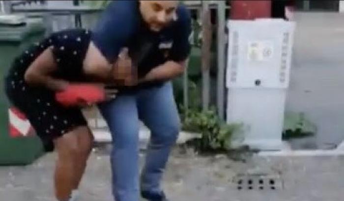 Ragazzo cubano preso al collo da un poliziotto: il video smentisce la versione della Questura