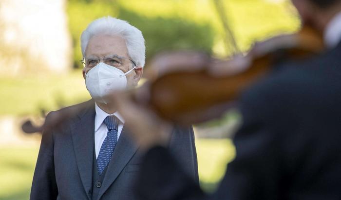 Mattarella sul Covid: "Tenere aperta l'Italia è responsabilità comune"