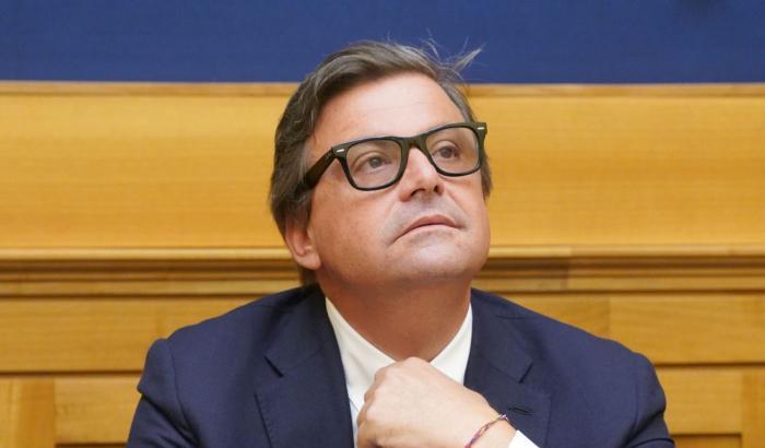 Calenda contro tutti: "Intergruppo con Berlusconi e Renzi? No, no, no"