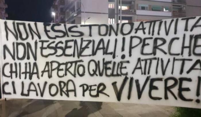 Anche Roma in piazza contro le chiusure: "Né fascisti né negazionisti, siamo solo lavoratori"