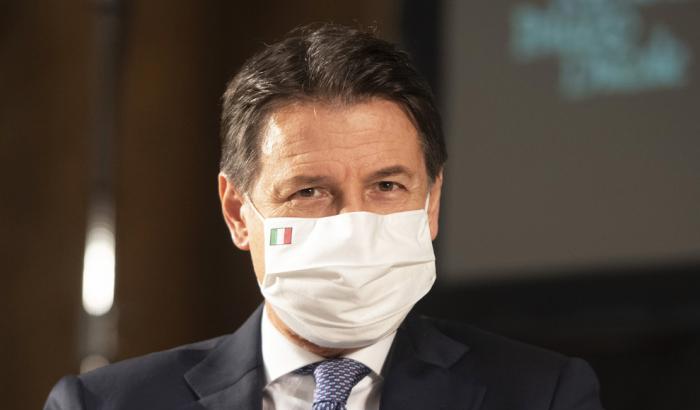 Palazzo Chigi precisa: "Conte negativo al tampone, ha solo un problema alle corde vocali"