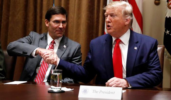 Trump perde la testa e caccia il capo del Pentagono Mark Esper