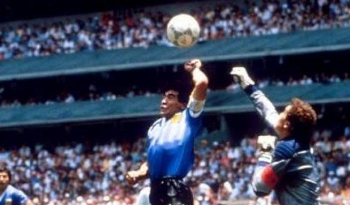 I comunisti cileni salutano Maradona: 