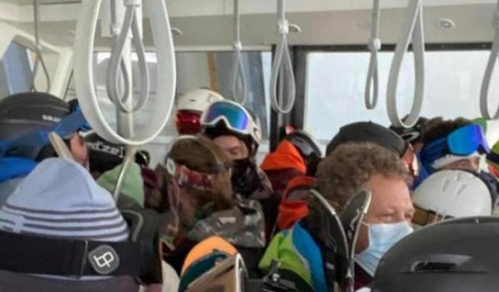 I maestri di sci dimenticano 800 morti al giorno e protestano per la chiusura degli impianti