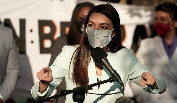 Ocasio-Cortez sull'assalto dei trumpiani: "Al Congresso ho avuto paura di essere uccisa"