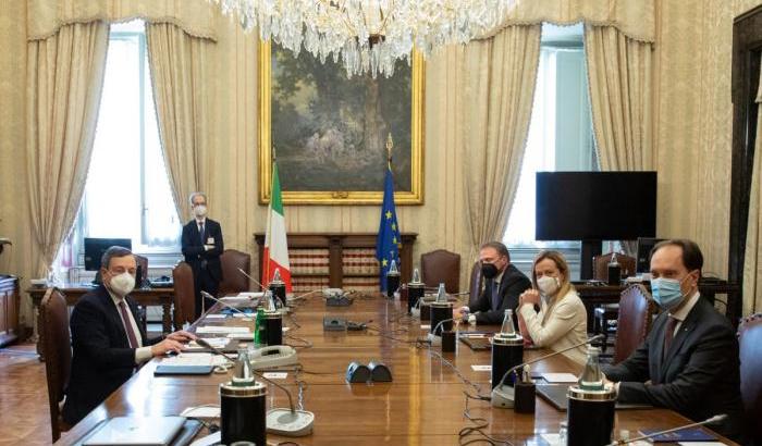 Meloni dice no a Draghi e la destra si spacca sul governo del presidente