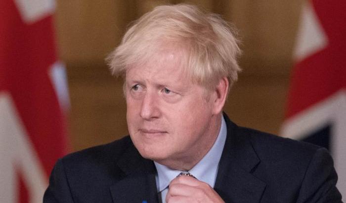 Al via a Londra le vaccinazioni ai 12-15enni: Boris Johnson ignora la Commissione scientifica