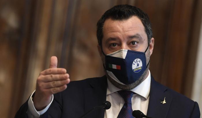 Salvini contro i migranti: "Troppi clandestini, necessario un incontro con Draghi"