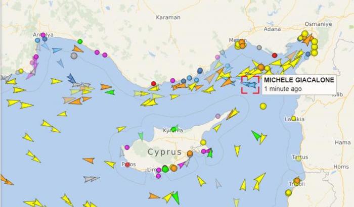 Colpito con pietre e oggetti un peschereccio italiano in acque internazionali tra Siria e Turchia