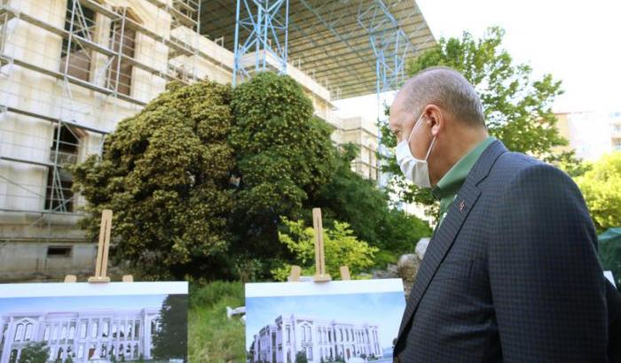 Erdogan cancella un altro simbolo della Turchia laica: una moschea al posto del centro Ataturk