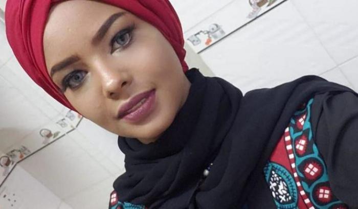 Una modella 19enne yemenita ha tentato il suicidio in carcere: è stata accusata di infrangere...