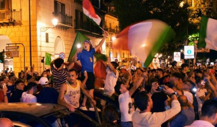 La preoccupazione di Pregliasco per le piazze calcistiche: "Tifo micidiale per il Covid"