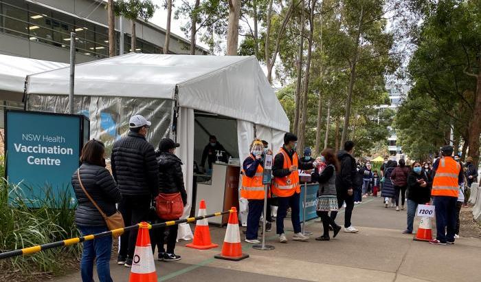 Troppi casi Covid in Australia: la nuova Zelanda sospende i viaggi aerei