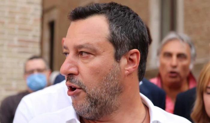 La Lega abbraccia la retorica negazionista: "Lo Stato risarcisca chi ha danni dai vaccini"