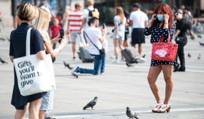 Il Covid continua ad avanzare, quattro regioni a rischio zona gialla