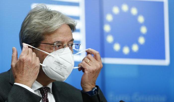 Gentiloni attacca: "Grazie ai vaccini è ripartita l'economia, proteste sconclusionate"