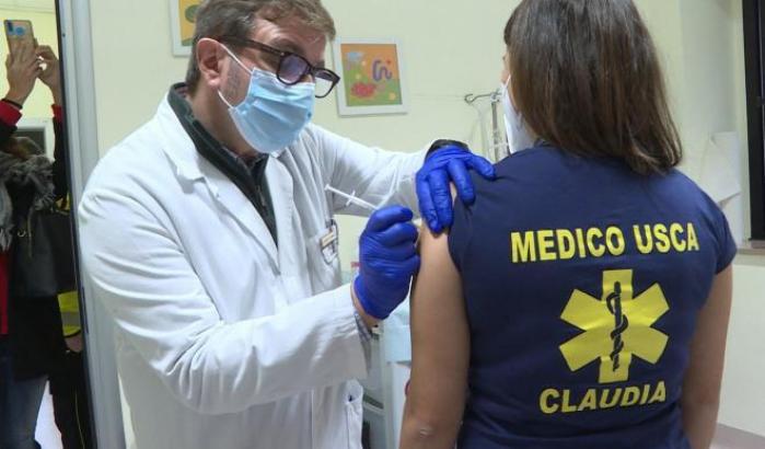 Fioccano i no-vax tra i sanitari: a Siracusa sospesi 49 medici