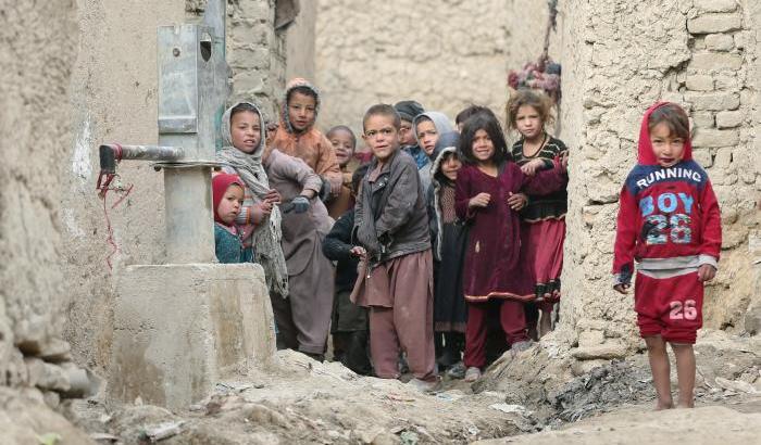 In dieci milioni rischiano la morte. E' il "popolo" dei bambini afghani