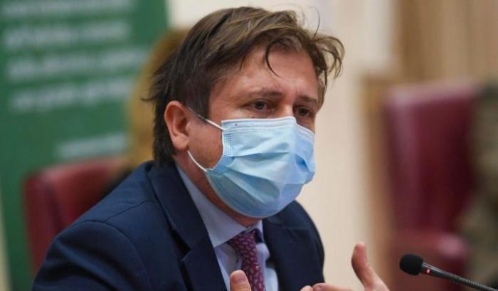 Sileri: "La mascherina sarà ancora necessaria per mezzi di trasporto, ospedali e Rsa"