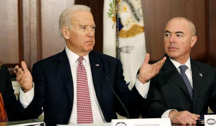 L'amministrazione Biden: "Stop ai raid di massa nei cantieri a caccia di immigrati"