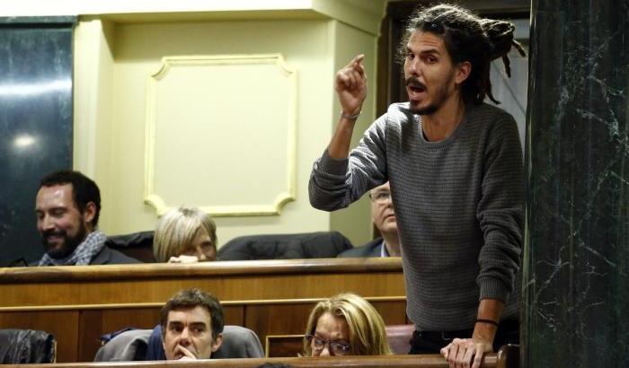 Il  deputato del partito Podemos Alberto Rodriguez