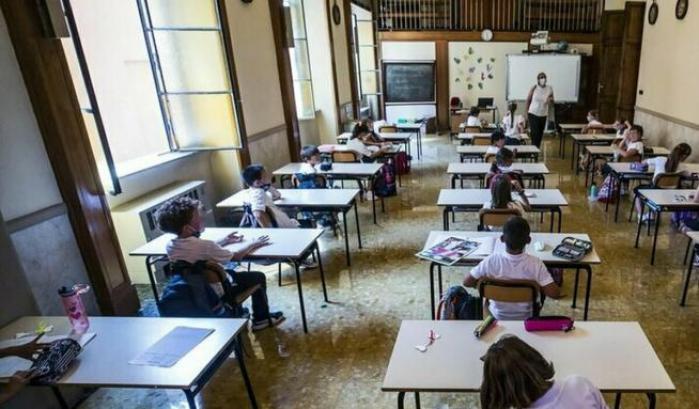 Prof no-vax porta il contagio a scuola: 300 studenti costretti alla dad