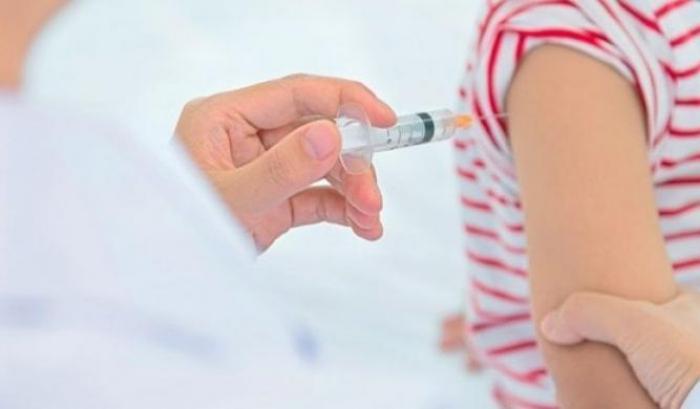 La madre no-vax perde la causa con il marito: il figlio piccolo potrà vaccinarsi