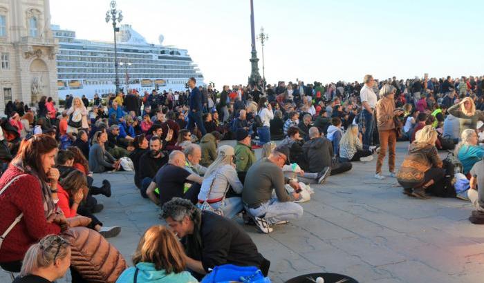 I "Si vax" non ci stanno: parte da Trieste la mobilitazione contro i negazionisti