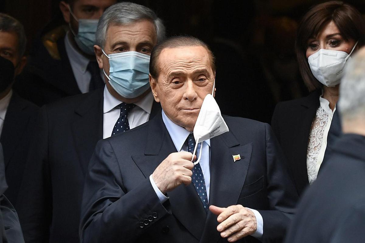 Il centro-destra candida Berlusconi al Quirinale: 