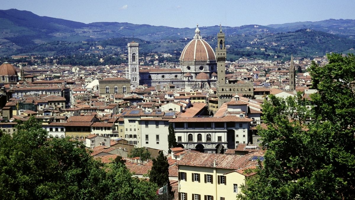 In un bar di Firenze canzoni napoletane bandite dal karaoke