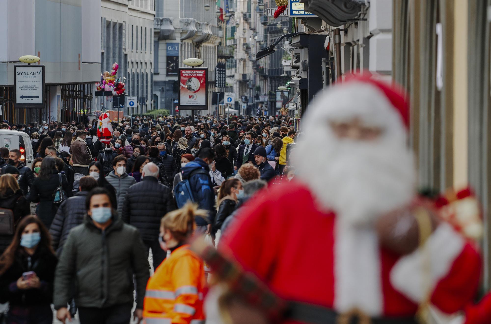 Sileri: "Con i dati di oggi in Italia, non servirebbero altre restrizioni, ma preoccupa Omicron"