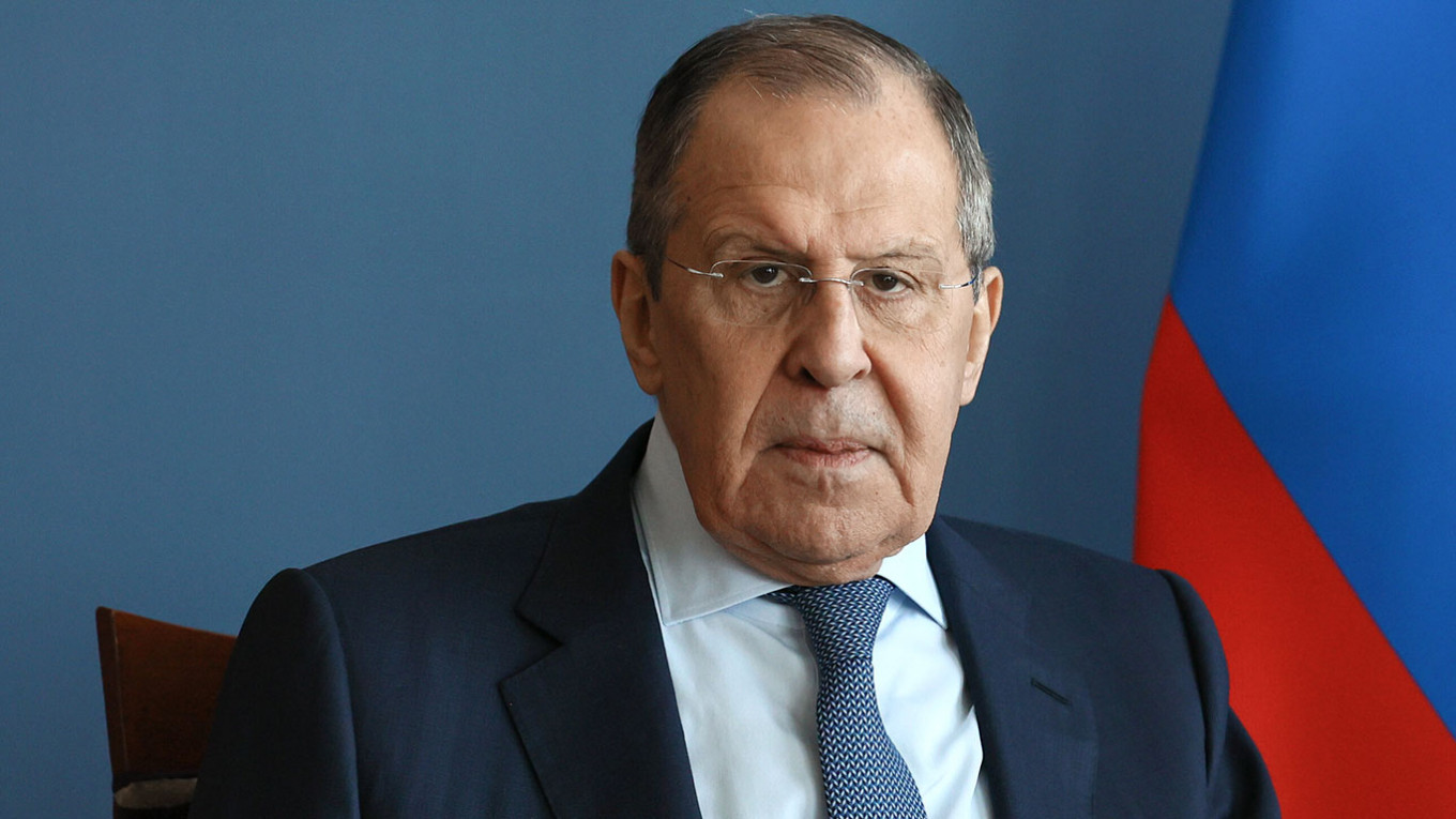 Lavrov fa l'innocente: "Il disastro umanitario dipende solamente dagli ucraini che usano i civili"