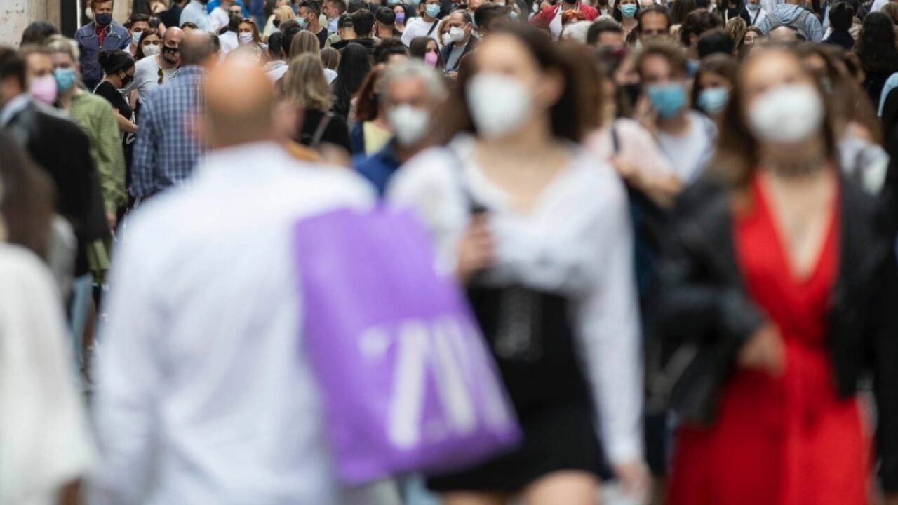 Il boom di contagi fa spuntare l'ipotesi dell'obbligo vaccinale per i fragili