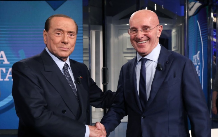 Nel teatrino di Berlusconi anche l’ex allenatore Sacchi: “È un grande, ha fatto degli errori ma ‘errare humanum est..."