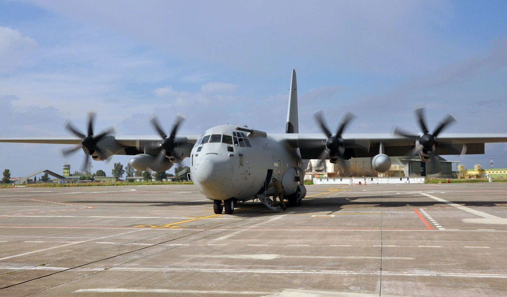 Bimba di due anni gravissima per il Covid: l'aeronautica militare la porta d'urgenza a Roma