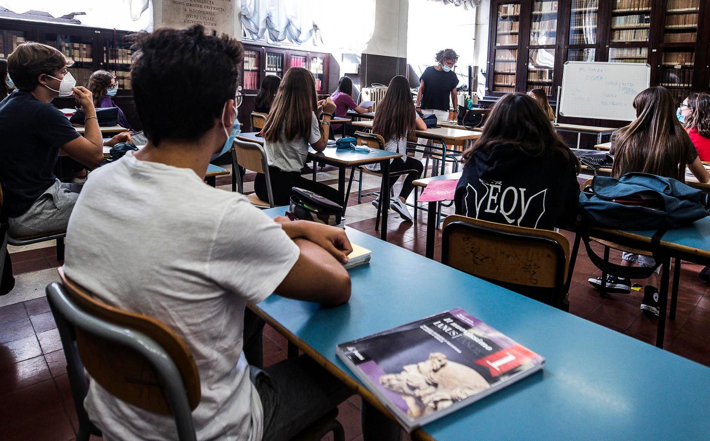 A Bologna parte una raccolta fondi in favore degli insegnanti no-vax