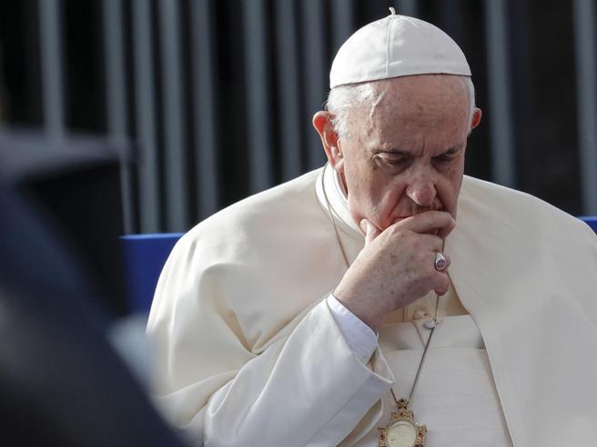 Anzaldi: "Il Tg1 censura Papa Francesco e le sue parole contro le armi, è senza precedenti"
