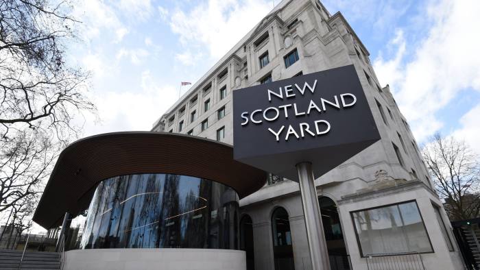 Partygate, Scotland Yard multa 20 persone per le feste a Downing Street durante il lockdown