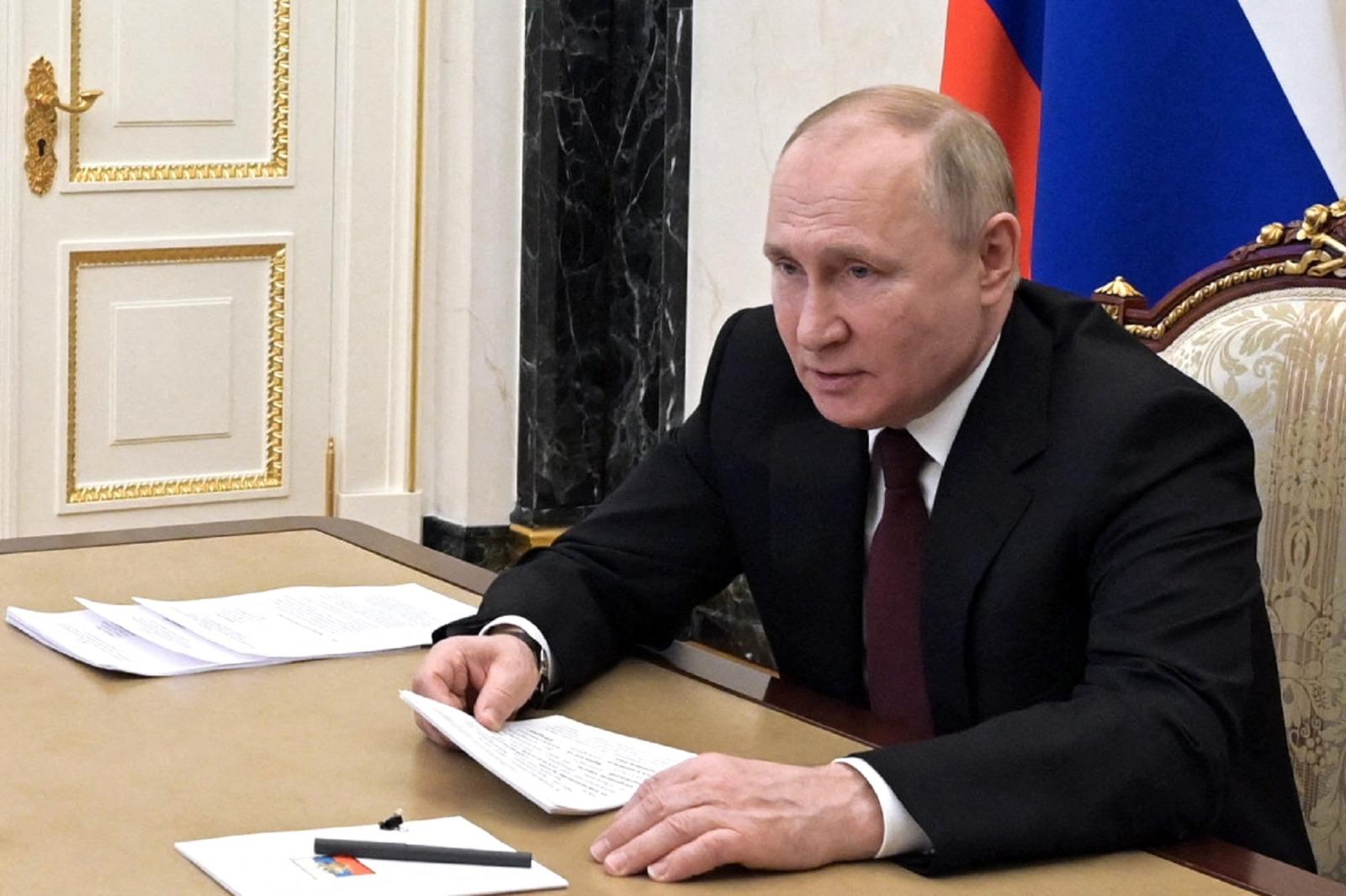 Gli 007 di Kiev: "Putin gravemente malato di cancro, il golpe è già in atto"