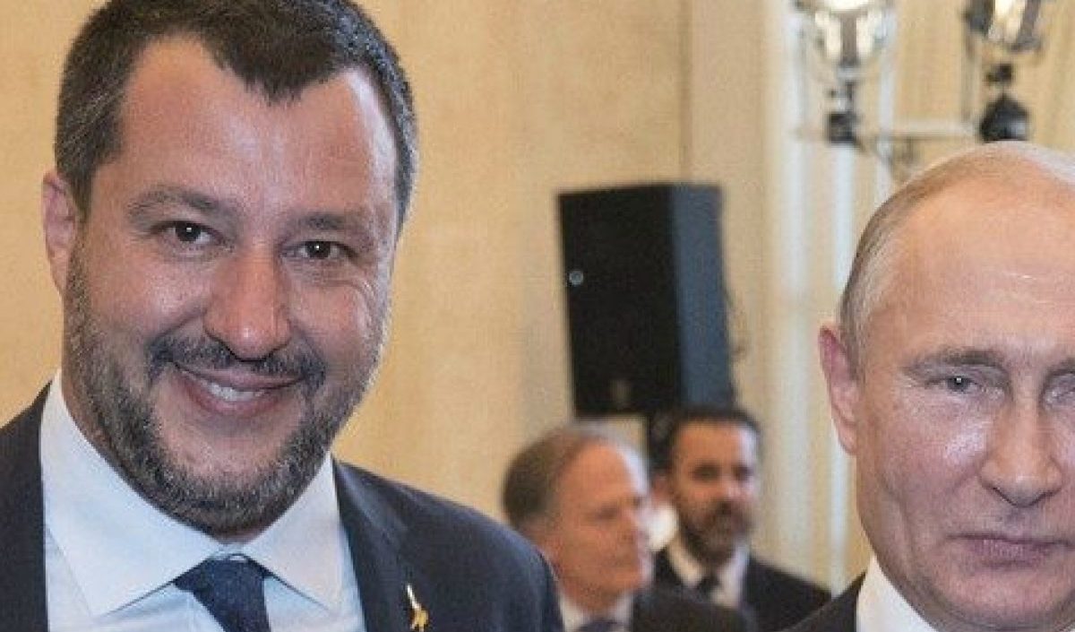 Salvini il 'putiniano' cerca di minimizzare il suo amore per l'invasore dell'Ucraina: "Tutti hanno abbracciato Putin..."