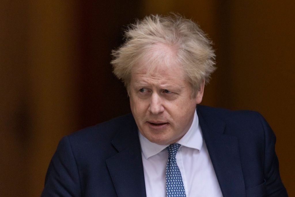 Partygate, Scotland Yard multa Boris Johnson: l'opposizione chiede le dimissioni