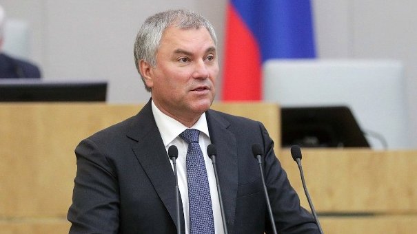 Il presidente della Duma russa: "Se Zelensky tiene al suo popolo si ritiri dal Donbass e de-nazifichi il paese"