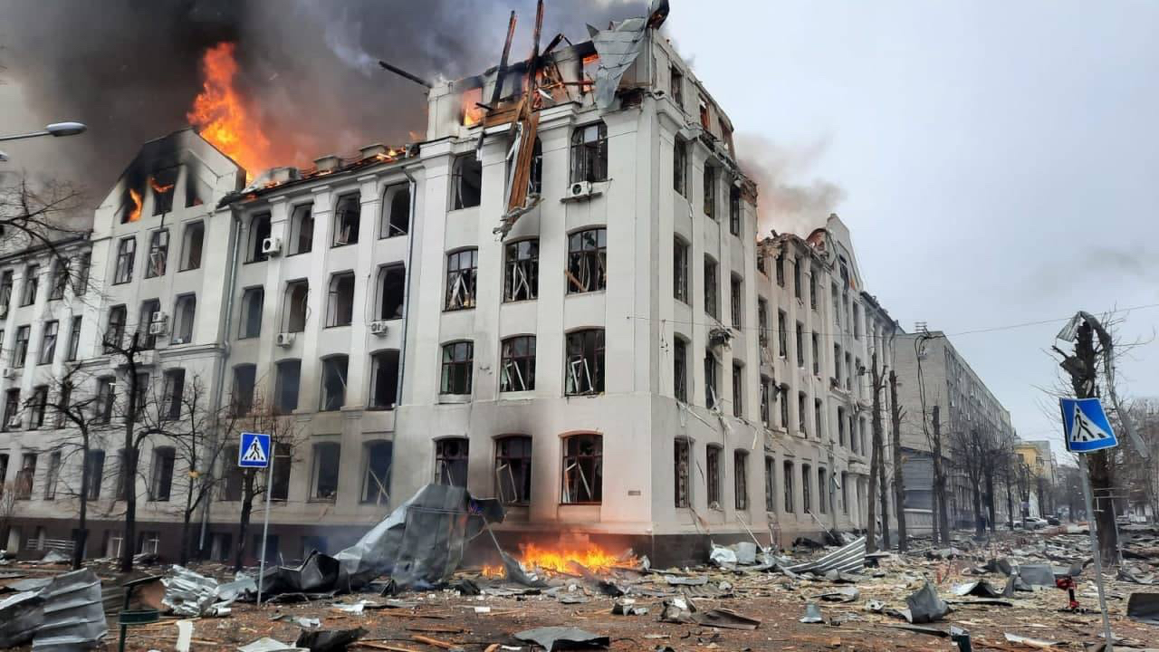 Kharkiv, bombardamenti russi nella regione, missili anche nel Donetsk