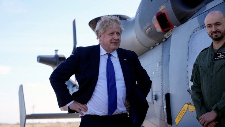 L'annuncio shock di Boris Johnson: "Spediremo i migranti illegali in Ruanda"
