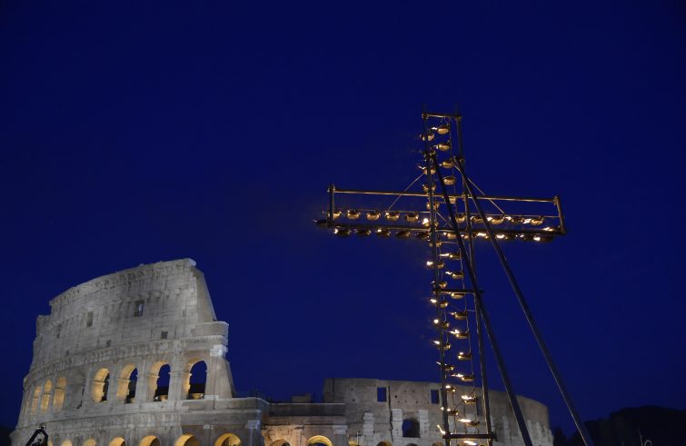 Ascolti Tv di venerdì 15 aprile 2022:  la Via Crucis di Papa Francesco ottiene il 20,4% di share