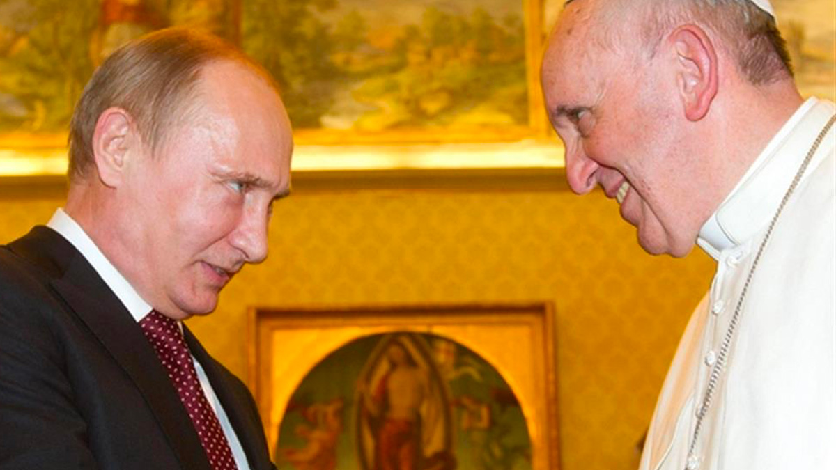 La disperazione di Papa Francesco che vuole incontrare Putin: "Andrò a Mosca, spero mi apra la porta"