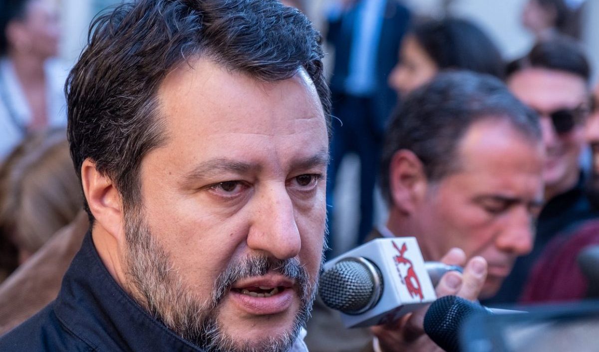 Governo, Salvini: "Non credo possa rischiare, però mi ha sorpreso la convocazione del Cdm d'urgenza"